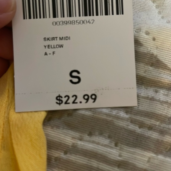 Women skirt, size small, color yellow , new, Forever21. - Picture 3 of 5